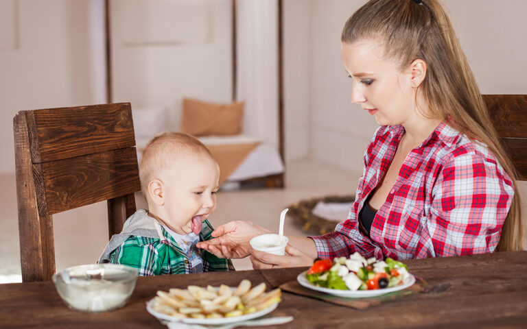 The Complete Guide to Starting Solids - Mom to Mom Nutrition